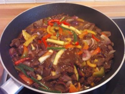 Rezept: Chinesische Rindfleisch-Gemüse Pfanne Chinesische Rindfleisch-Gemüse Pfanne - Rezept
