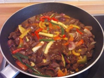Chinesische Rindfleisch-Gemüse Pfanne Chinesische Rindfleisch-Gemüse Pfanne
