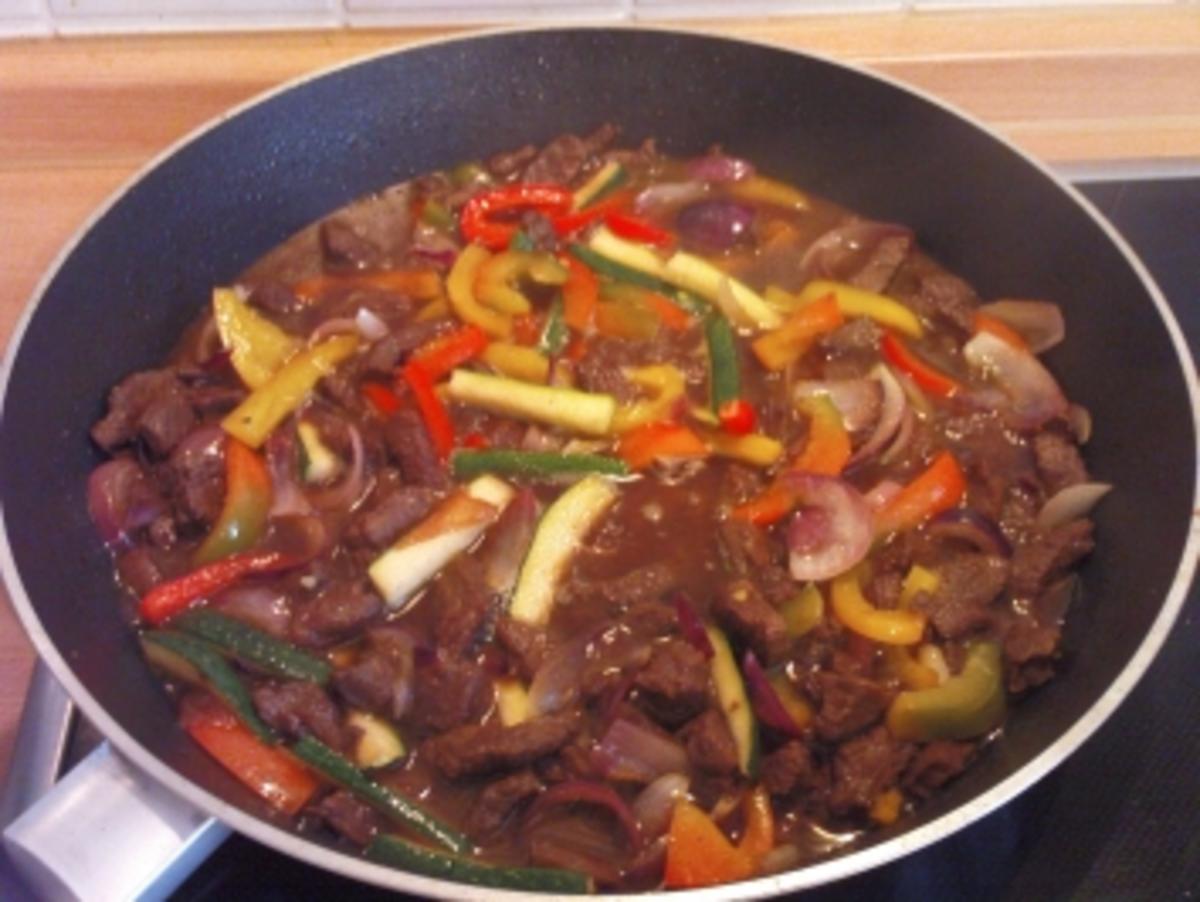 Bilder für Chinesische Rindfleisch-Gemüse Pfanne - Rezept