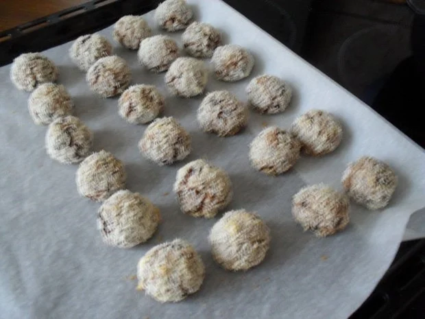 Rezept: Kokos-Schoko-Kugeln Bild Nr. 7 Kokos-Schoko-Kugeln - Rezept - Bild Nr. 7