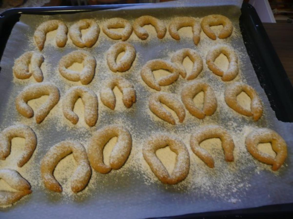 Extra feine Vanille-Kipferl gibt 3 Bleche. - Rezept - kochbar.de