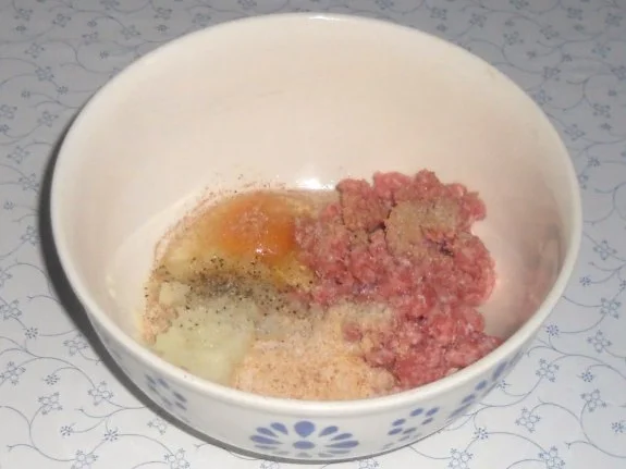 Rezept: "Oma - Friede`s" Fleischklößchen als Einlage für Frikassèe u. klare Suppen (Rzpt. um 1910) Bild Nr. 3 "Oma - Friede`s" Fleischklößchen als Einlage für Frikassèe u. klare Suppen (Rzpt. um 1910) - Rezept - Bild Nr. 3