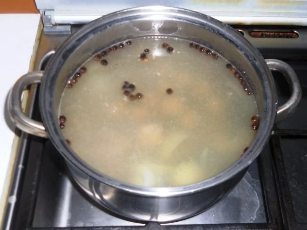 Rezept: "Oma - Friede`s" Fleischklößchen als Einlage für Frikassèe u. klare Suppen (Rzpt. um 1910) Bild Nr. 9 "Oma - Friede`s" Fleischklößchen als Einlage für Frikassèe u. klare Suppen (Rzpt. um 1910) - Rezept - Bild Nr. 9