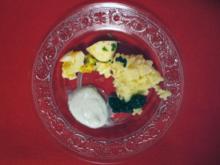 Kartoffelschnee mit einer Emulsion aus Sahne und Landbutter, fein gehacktes Ei und Kaviar - Rezept