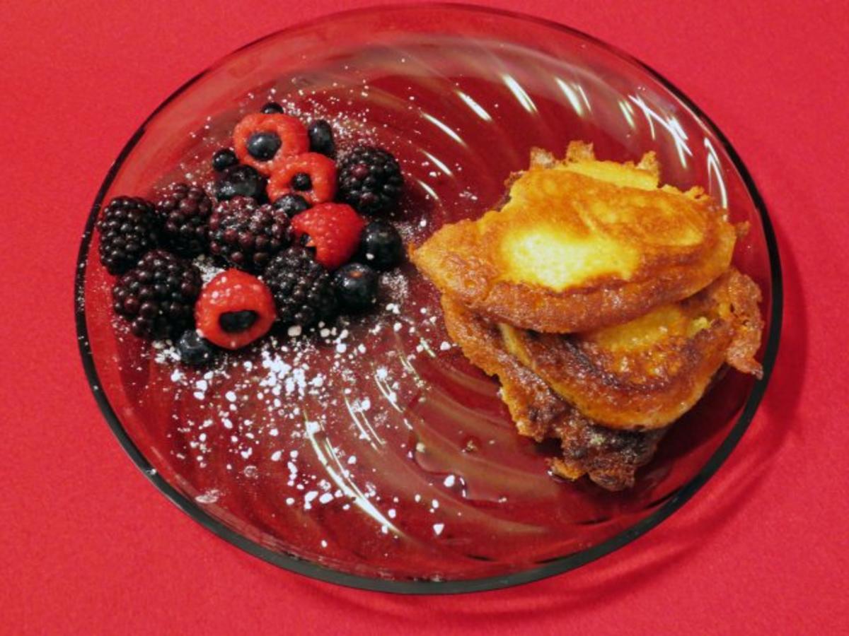 Quarkbutter-Pfannkuchen mit Pflaumenröster und Bourbon-Vanilleeis - Rezept