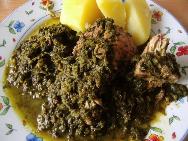 Grünkohl in Wurstsuppe gekocht mit dicker Rippe und Schweinekamm - Rezept