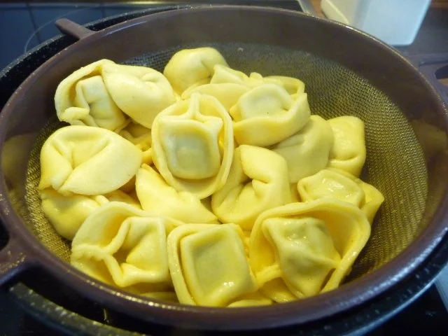 Rezept: Unter 30 Minuten : Tortellinie an Brunschsoße Bild Nr. 4 Unter 30 Minuten : Tortellinie an Brunschsoße - Rezept - Bild Nr. 4