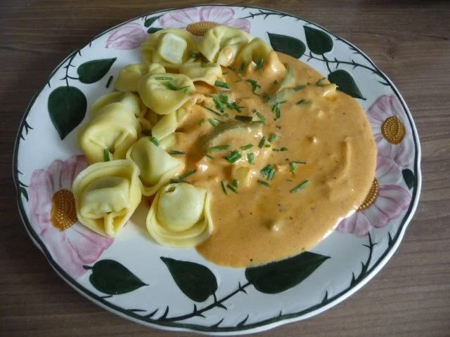 Rezept: Unter 30 Minuten : Tortellinie an Brunschsoße Bild Nr. 2 Unter 30 Minuten : Tortellinie an Brunschsoße - Rezept - Bild Nr. 2