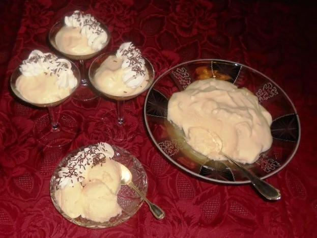 Rezept: " Oma - Friede`s" - Ostpreußische Zitronenschaumspeise (Rzpt.um 1910) " Oma - Friede`s" - Ostpreußische Zitronenschaumspeise (Rzpt.um 1910) - Rezept