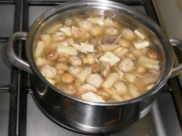 Rezept: "Oma-Friede`s" Hühner-Frikassèe, für Feinschmecker. (Rzpt. um 1910) Bild Nr. 2 "Oma-Friede`s" Hühner-Frikassèe, für Feinschmecker. (Rzpt. um 1910) - Rezept - Bild Nr. 2