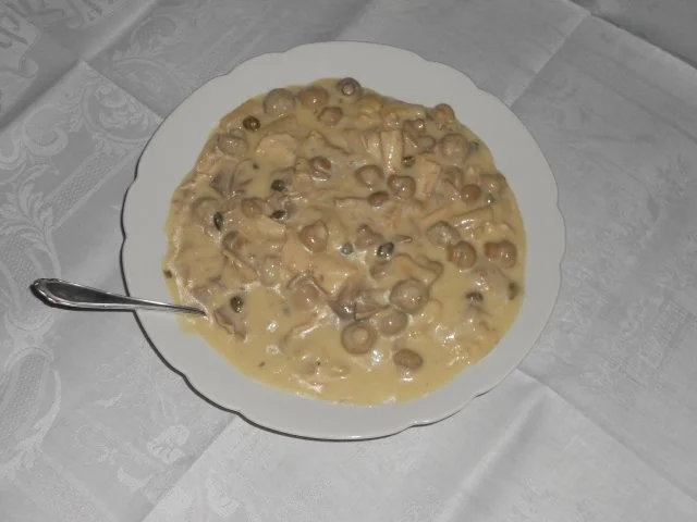 Rezept: "Oma-Friede`s" Hühner-Frikassèe, für Feinschmecker. (Rzpt. um 1910) "Oma-Friede`s" Hühner-Frikassèe, für Feinschmecker. (Rzpt. um 1910) - Rezept