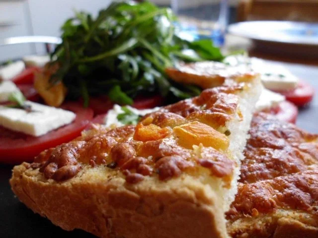 Rezept: Rucola-Tomatensalat mit Hähnchenbruststreifen und Röstbrot Bild Nr. 2 Rucola-Tomatensalat mit Hähnchenbruststreifen und Röstbrot - Rezept - Bild Nr. 2