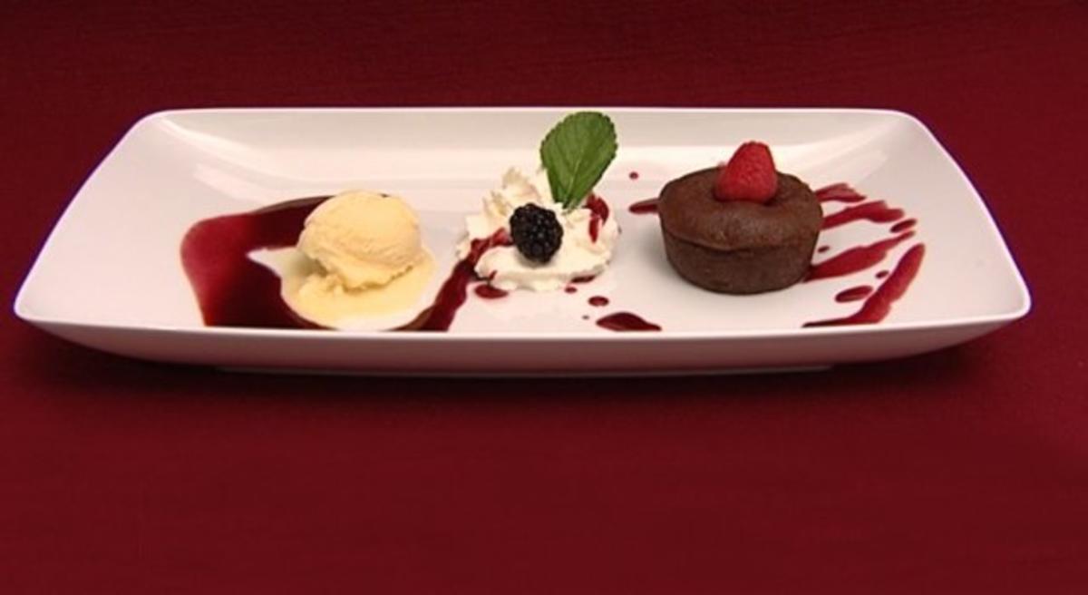 Bilder für Fondant au chocolat mit Waldbeeren und Mangosorbet - Rezept