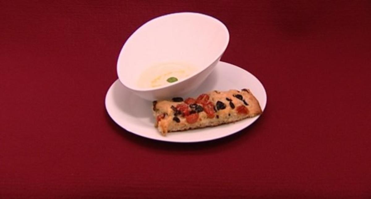 Bilder für Vorspeise: Parmesan-Trüffelsuppe mit Tomaten-Oliven Focaccia (Marie Nasemann) - Rezept