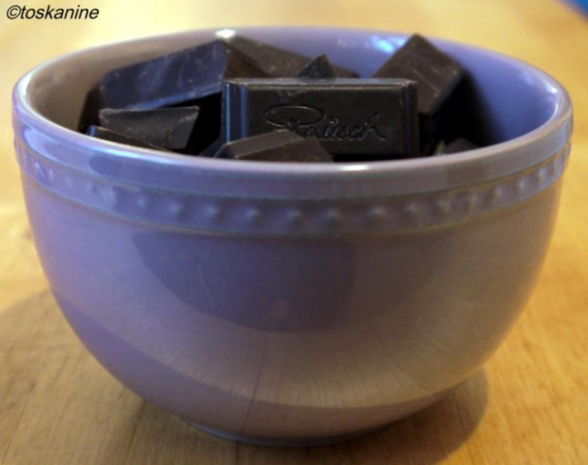 Haselnuss-Zimt-Mousse mit Schokoladensauce - Rezept - Bild Nr. 2