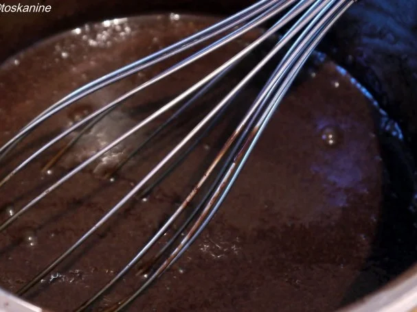 Rezept: Haselnuss-Zimt-Mousse mit Schokoladensauce Bild Nr. 4 Haselnuss-Zimt-Mousse mit Schokoladensauce - Rezept - Bild Nr. 4