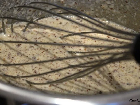 Rezept: Haselnuss-Zimt-Mousse mit Schokoladensauce Bild Nr. 6 Haselnuss-Zimt-Mousse mit Schokoladensauce - Rezept - Bild Nr. 6