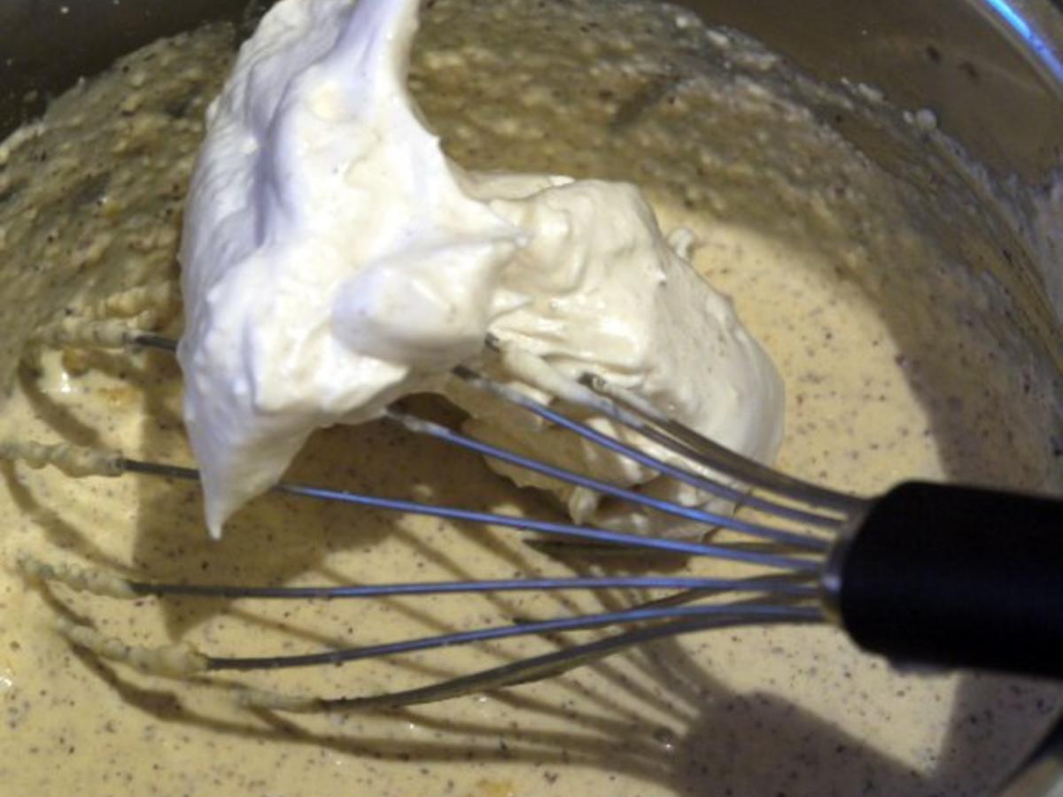 Haselnuss Zimt Mousse mit Schokoladensauce - einfach - 317 kcal/100g