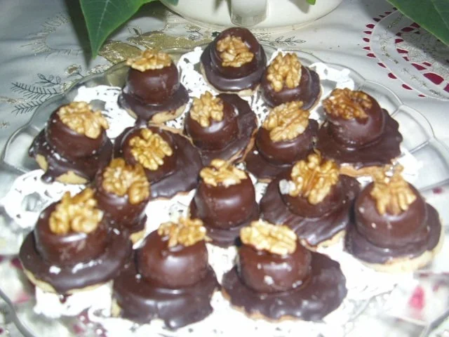 Mürbeteig Marzipan Walnussplätzchen - Rezept