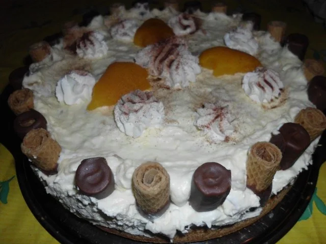 Weihnachtliche Pfirsich-Eierlikör-Torte - Rezept