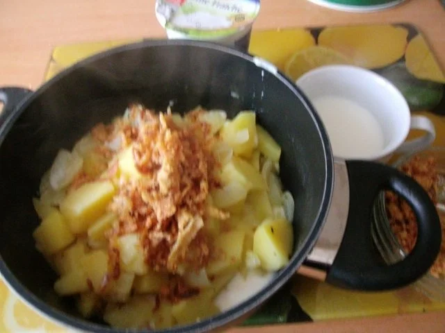 gebratener Fleischkäse mit Weinsauerkraut und Röstzwiebelstampfkartoffeln - Rezept - Bild Nr. 3