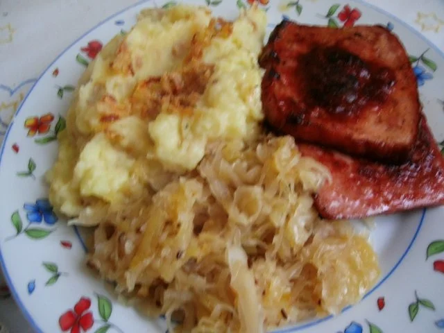 gebratener Fleischkäse mit Weinsauerkraut und Röstzwiebelstampfkartoffeln - Rezept - Bild Nr. 7