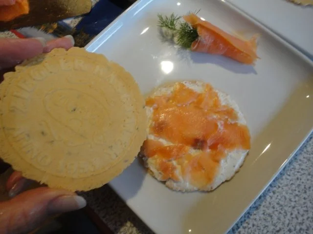 Rezept: Räucher Lachs Cräcker Bild Nr. 3 Räucher Lachs Cräcker - Rezept - Bild Nr. 3