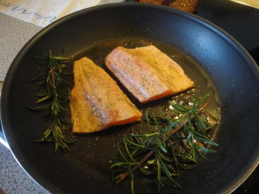 Lachsfilet mit Knusper Kruste in Riesling Sauce &amp; Dill Kartoffel ...