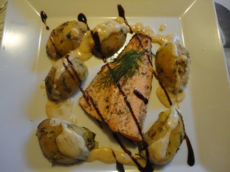 Lachsfilet mit Knusper Kruste in Riesling Sauce &amp; Dill Kartoffel ...