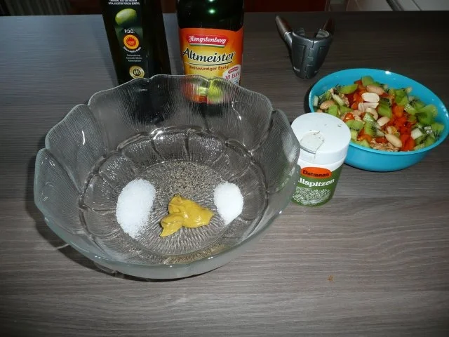 Bratwurst, Pommes ,Feldsalat - Rezept - Bild Nr. 3