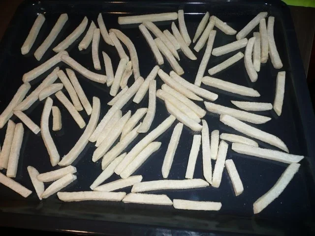 Bratwurst, Pommes ,Feldsalat - Rezept - Bild Nr. 4