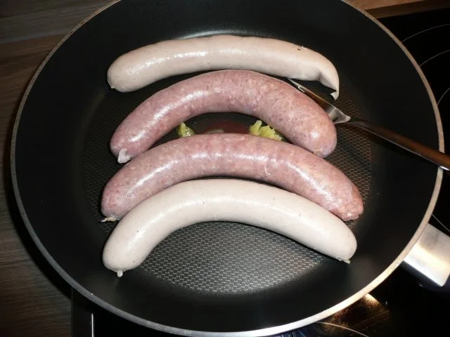 Bratwurst, Pommes ,Feldsalat - Rezept - Bild Nr. 5