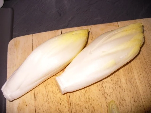 Geschnetzeltes vom Huhn mit gebratenen  Chicorèespalten und Kidneybohnen an Reis - Rezept - Bild Nr. 4