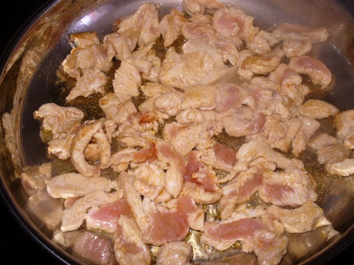 Geschnetzeltes vom Huhn mit gebratenen  Chicorèespalten und Kidneybohnen an Reis - Rezept - Bild Nr. 8