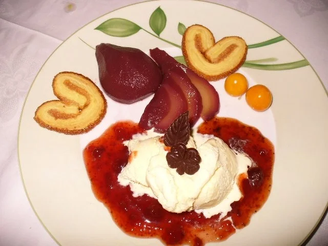 Rezept: Eisdessert mit beschwipster Birne Eisdessert mit beschwipster Birne - Rezept