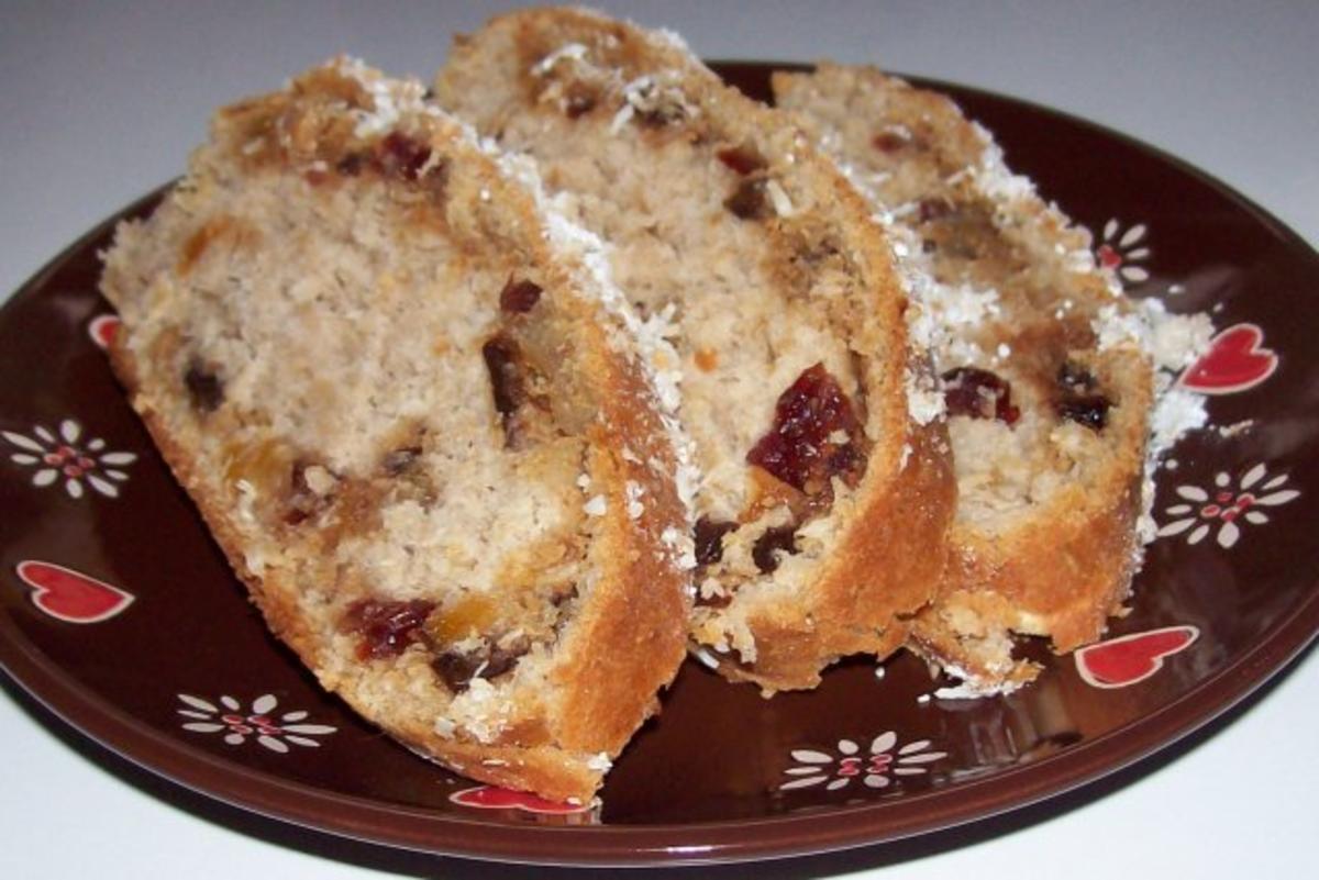 Weihnachtliches Stollen-Früchtebrot mit Kokos und Marzipan - Rezept