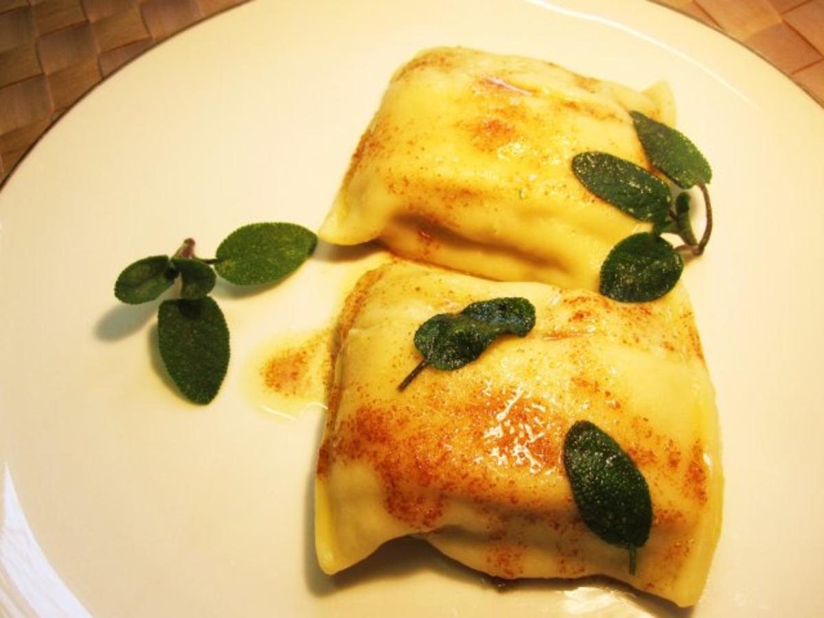 Maultaschen mit Salbeibutter geschmälzt ... - Rezept - Bild Nr. 4