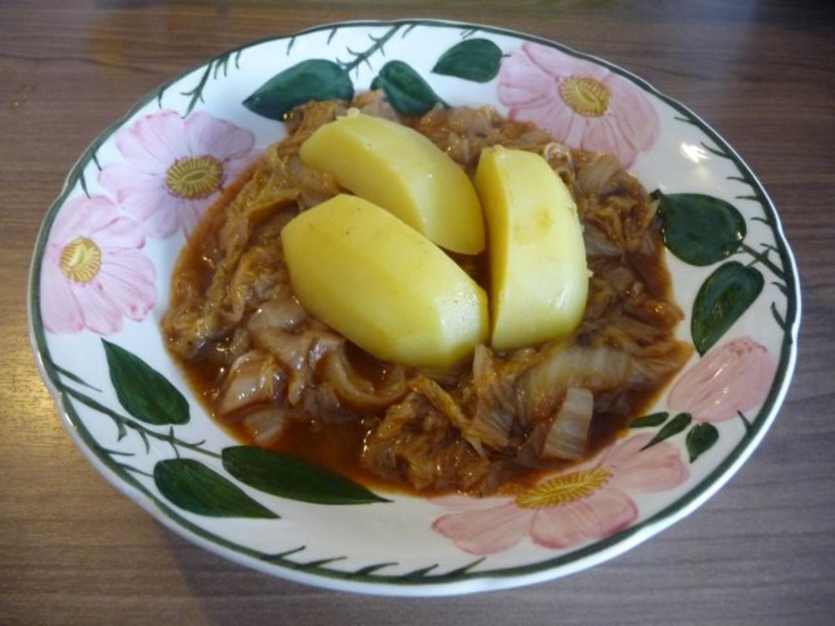 Fleischlos : Geschmorten Chinakohl mit Kümmelkartoffeln - Rezept ...