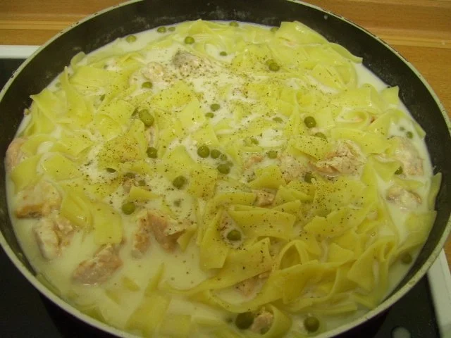 Lachs-Nudeln mit Erbsen - Rezept