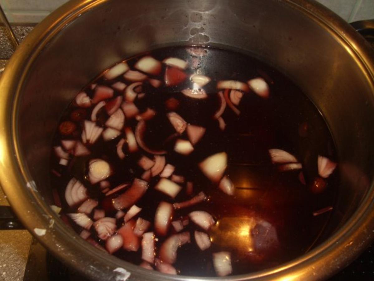 Putenkeulen in Glühwein mit Nüssen und Rosinen - Rezept - Bild Nr. 2
