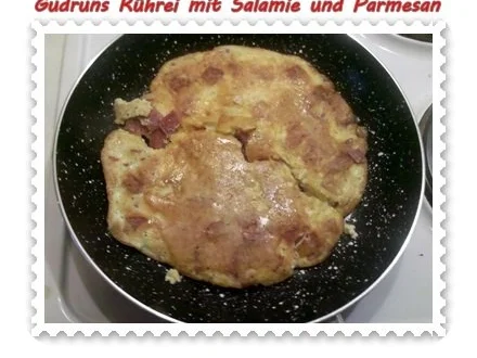 Rezept: Eier: Rührei mit Salamie und Parmesan Bild Nr. 7 Eier: Rührei mit Salamie und Parmesan - Rezept - Bild Nr. 7