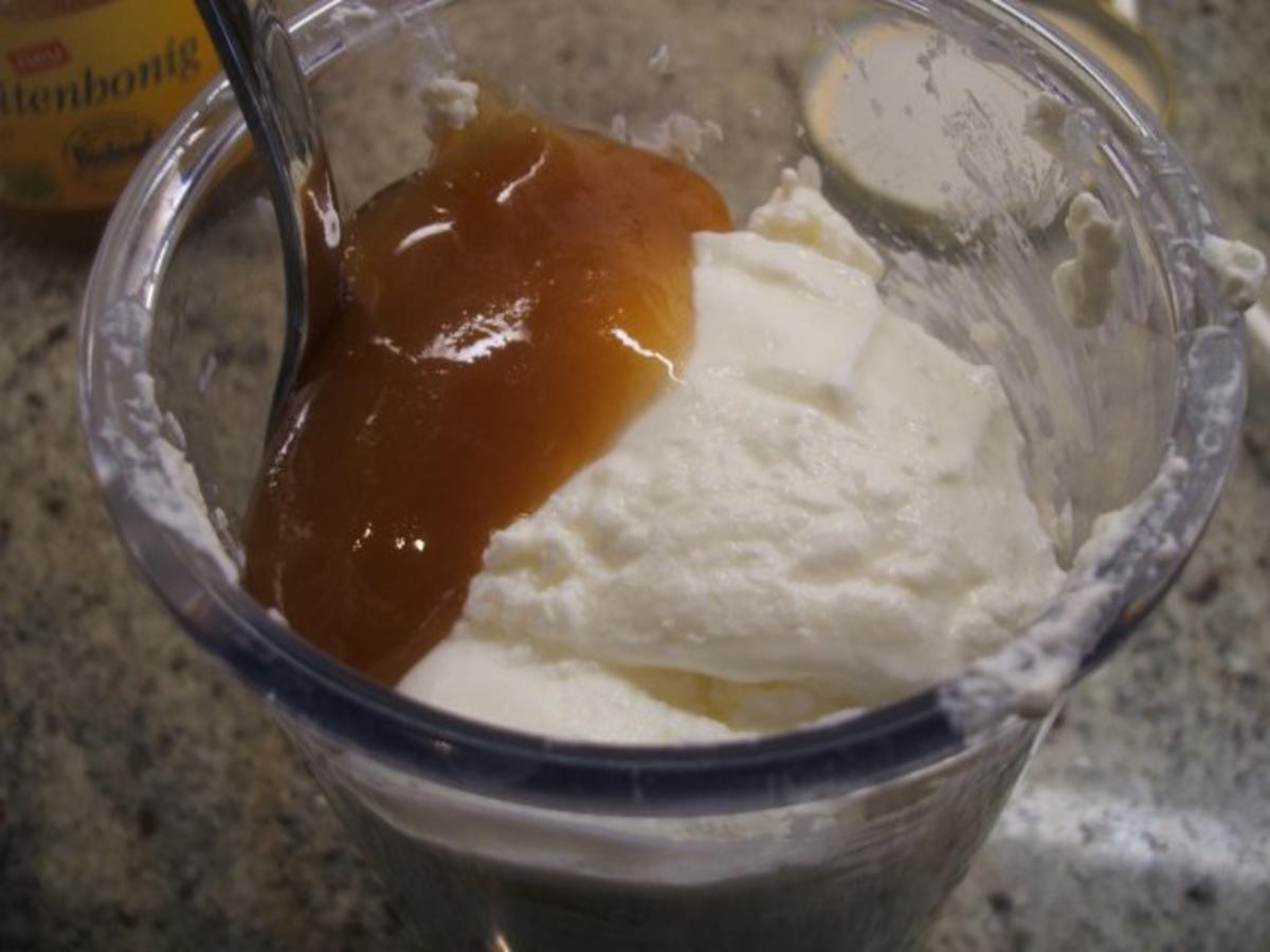 Dessert: Sahnejoghurt mit Honig und Krokant - Rezept - Bild Nr. 4