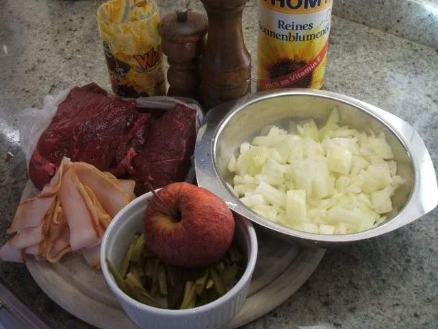 Rezept: Fleisch: Klassische Rindsrouladen Bild Nr. 2 Fleisch: Klassische Rindsrouladen - Rezept - Bild Nr. 2