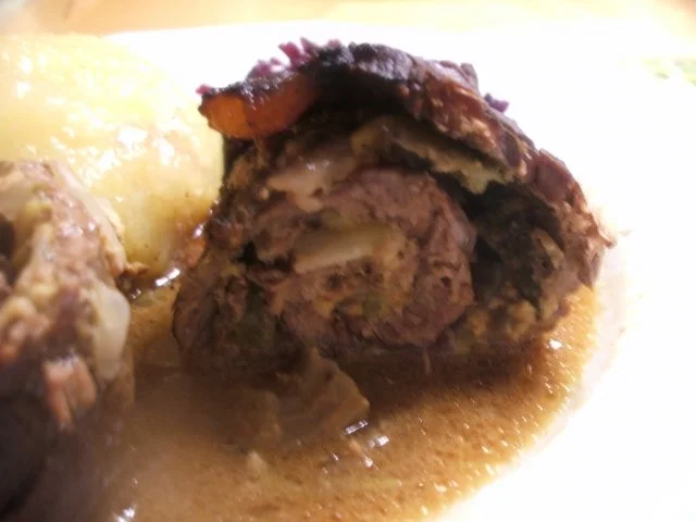 Rezept: Fleisch: Klassische Rindsrouladen Bild Nr. 8 Fleisch: Klassische Rindsrouladen - Rezept - Bild Nr. 8