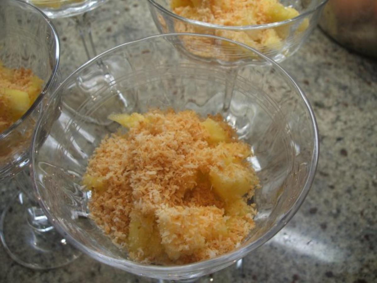 Dessert: Quark-Dessert mit frischen Ananas und Kokos - Rezept - Bild Nr. 6
