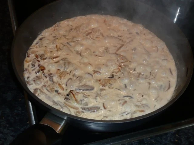 Rezept: Waldpilze mit Knödl und Rahmsoße Bild Nr. 7 Waldpilze mit Knödl und Rahmsoße - Rezept - Bild Nr. 7