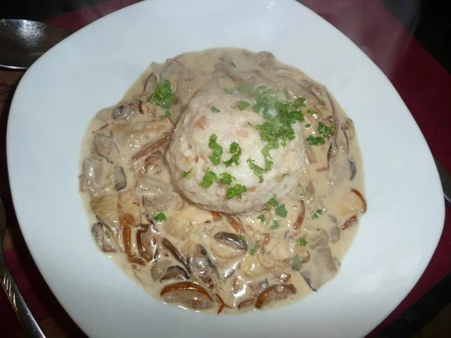 Rezept: Waldpilze mit Knödl und Rahmsoße Bild Nr. 8 Waldpilze mit Knödl und Rahmsoße - Rezept - Bild Nr. 8