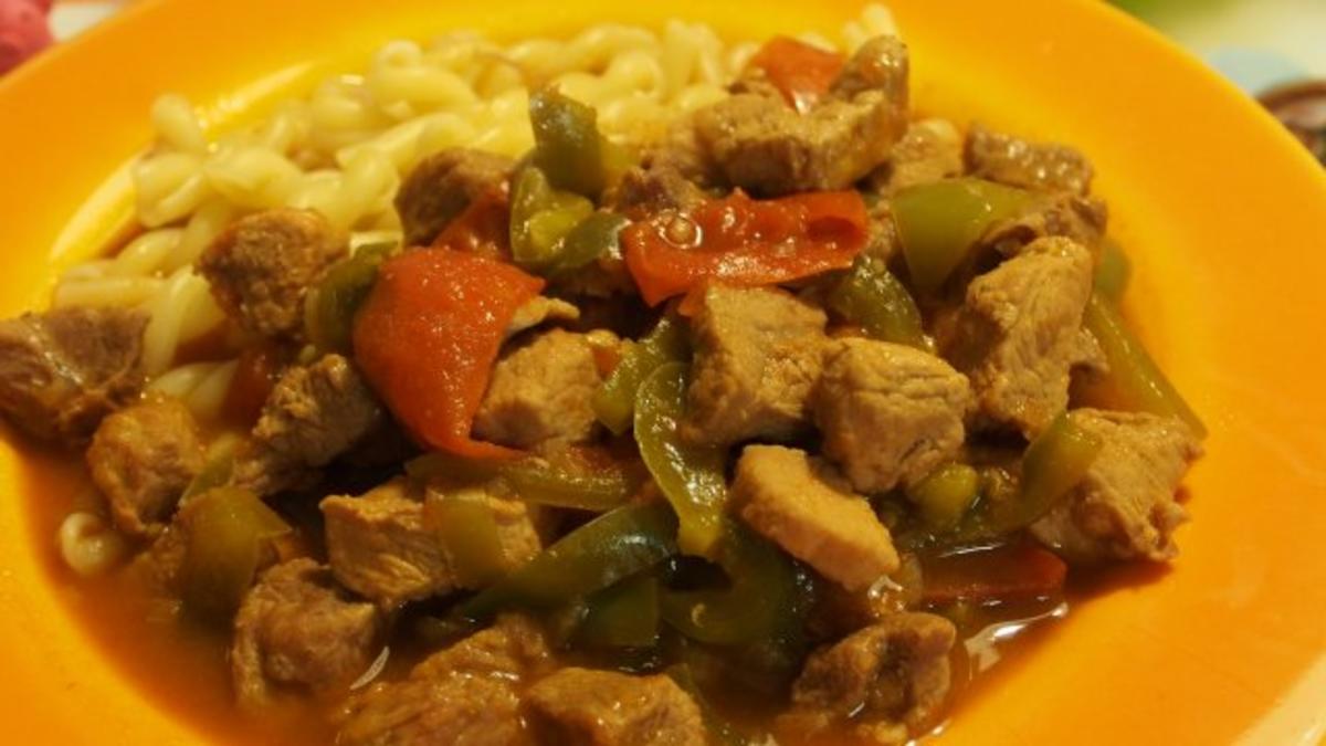 Bilder für Gulasch mit Schweinefleisch und Zwiebeln Rezept