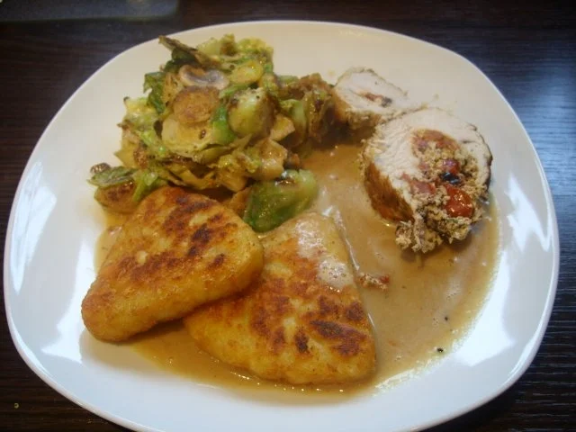 Gefüllter Putenbraten mit Rosenkohlgemüse - Rezept