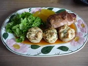 Beilagen : Semmelknödel, Gewickelte Kaninchenrückenteile und Salat - Rezept